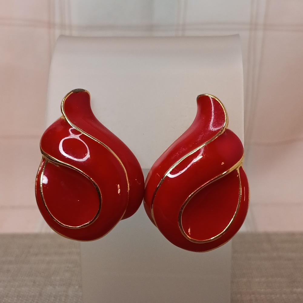 P.E.P. Red Enamel Gold Tone Curved Clip Earrings Erwin Pearl